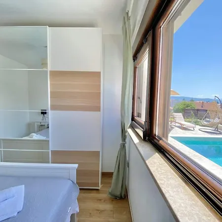 Charming Ira With Pool Holiday home *