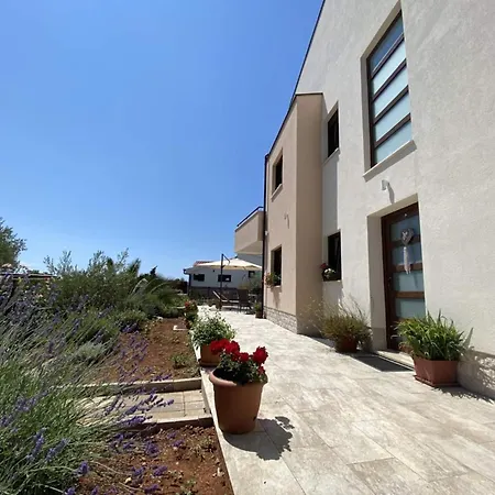 Holiday home Charming Ira With Pool *