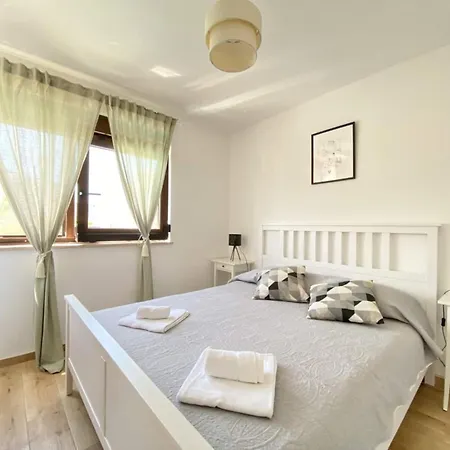 Charming Ira With Pool