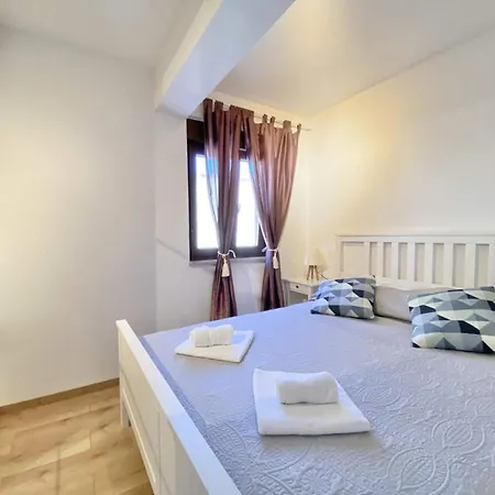 Charming Ira With Pool Holiday home