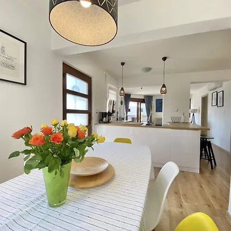 Vikendica Charming Ira With Pool